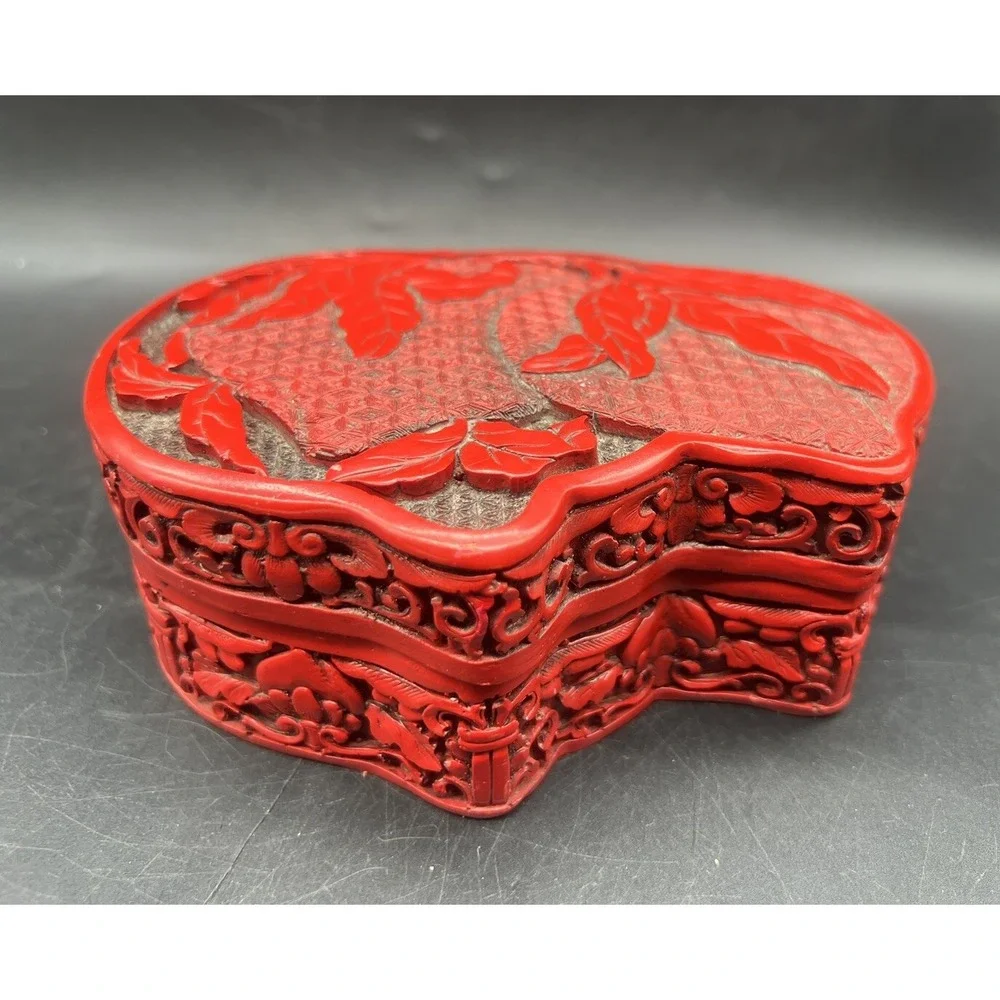 Antique Vintage Chinese Cinnabar Red Lacquer Hand Carved Strawberry Trinket Box